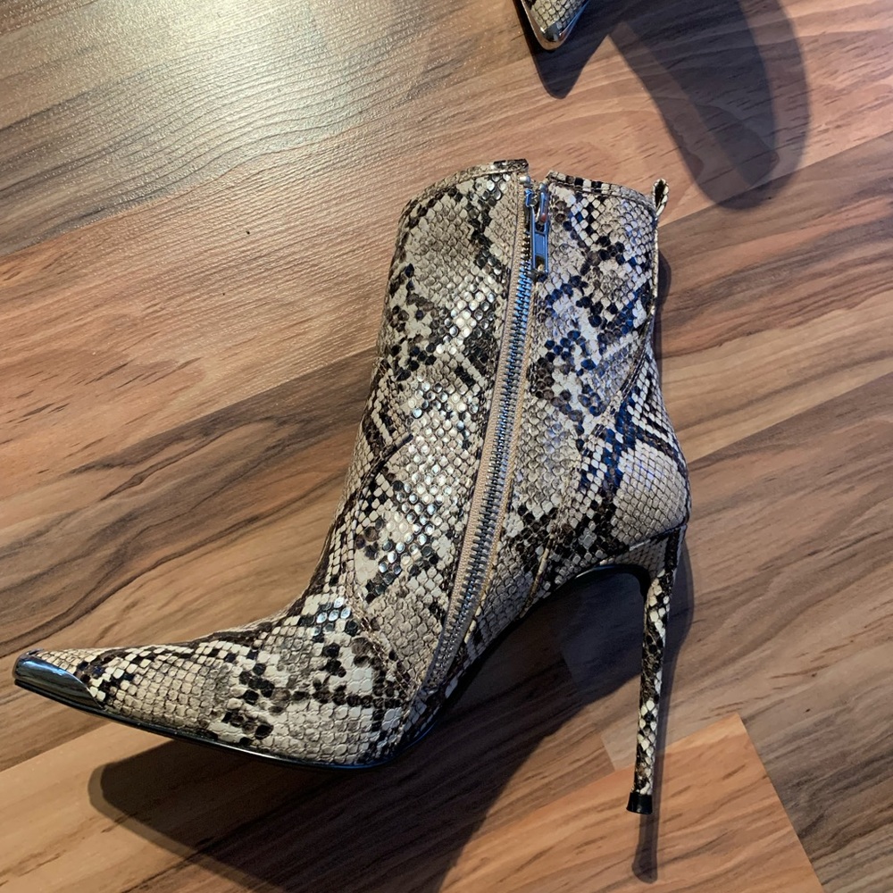 ❌❌SOLD❌❌Winnie Harlow X Steve Madden booties. - Picture 5 of 8